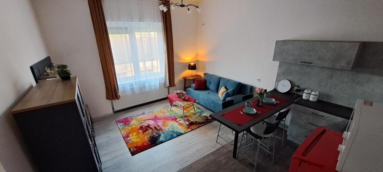 Napraforgo Apartman Apartment Szeged Luaran gambar